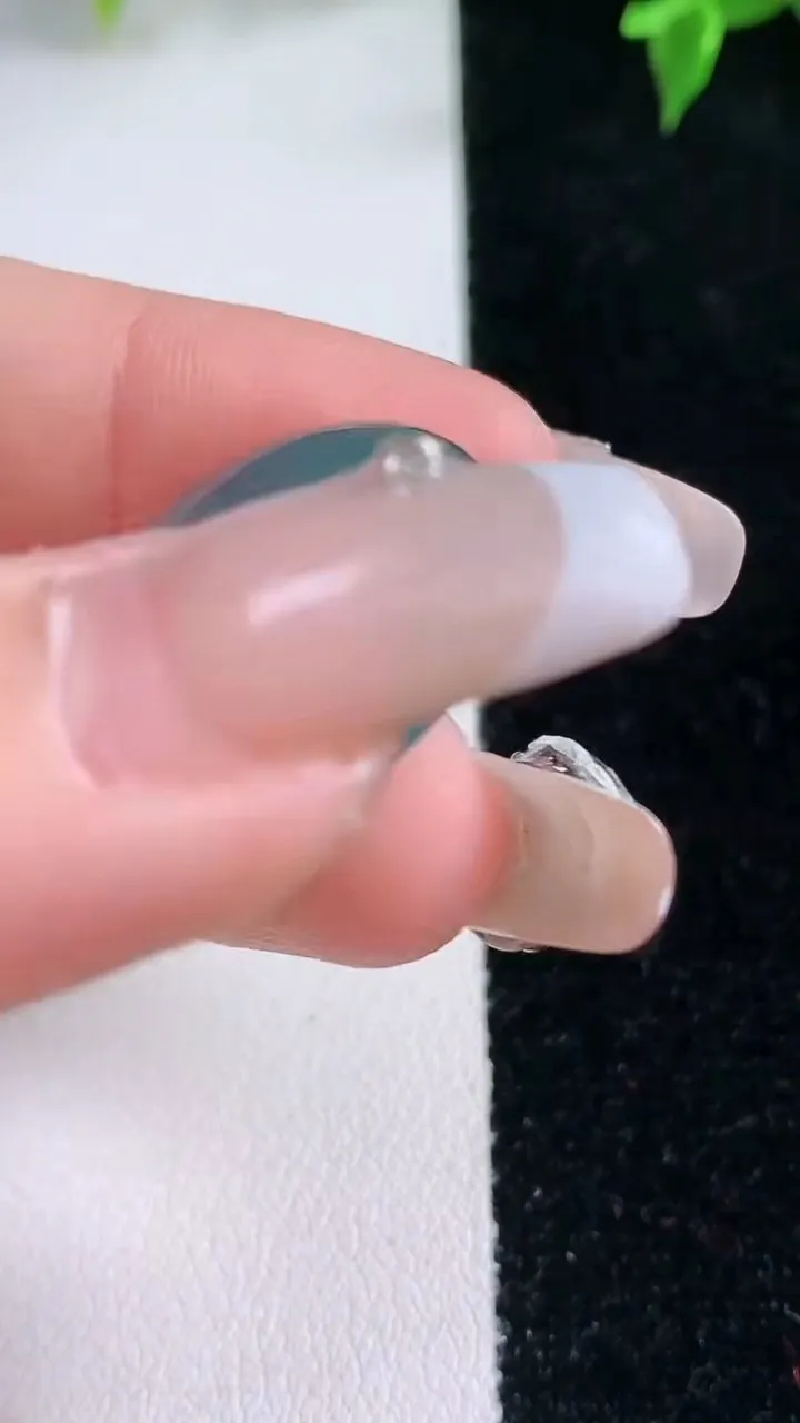 天然A货翡翠蓝水平安扣吊坠，尺寸22.6-5.5，重量:7.23g
1月22日