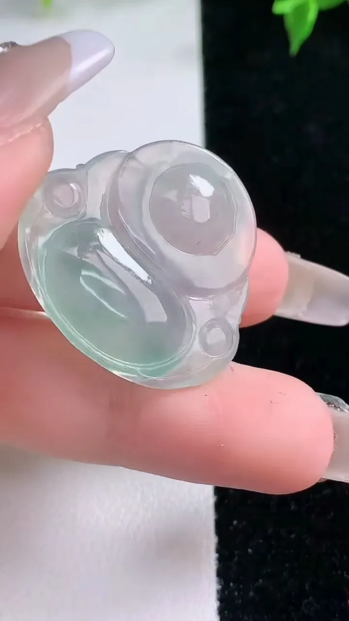 天然A货翡翠冰种飘花佛公吊坠，尺寸26.6-28.7-4.8，重量:5.67g
1月22日