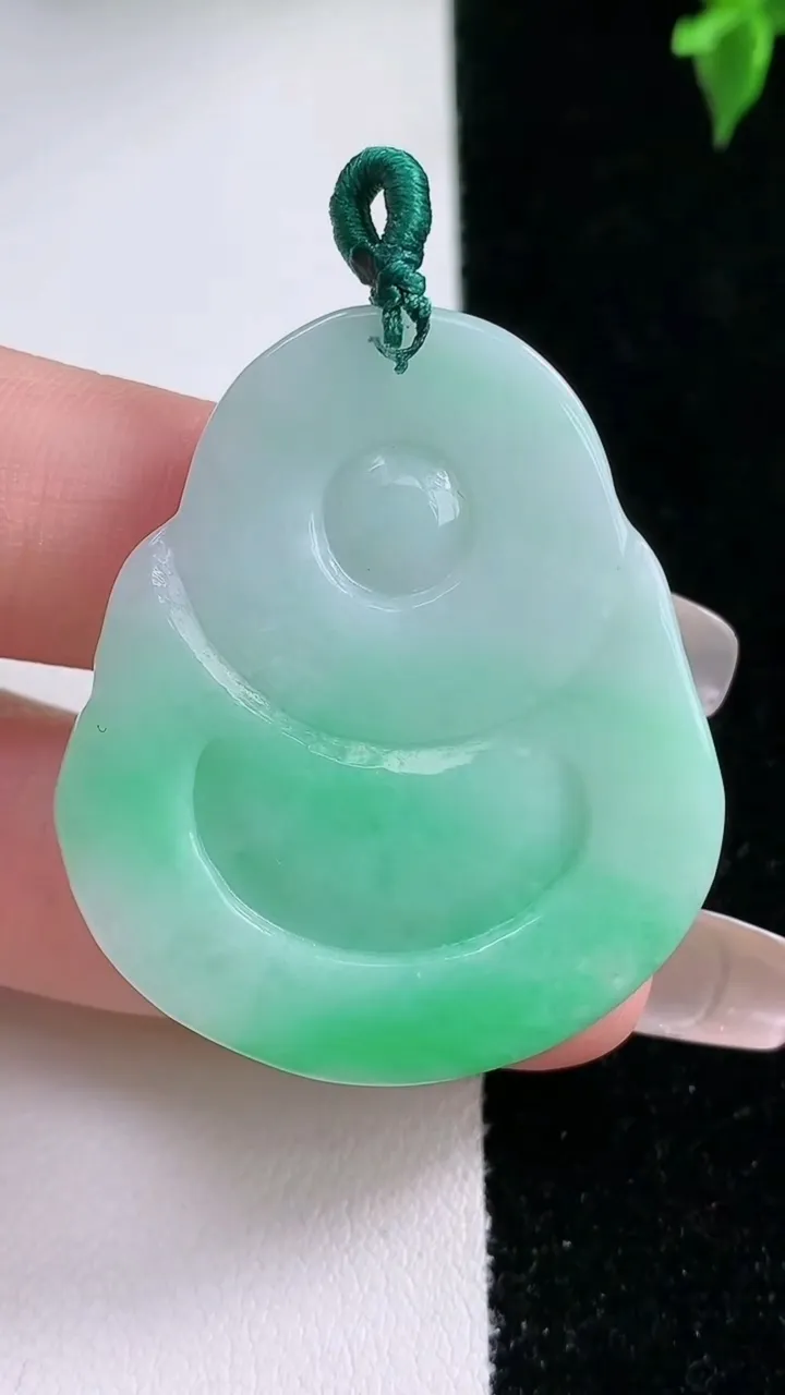 天然A货翡翠佛公吊坠，尺寸38.8-33.8-5.7，重量:13.41g
1月22日