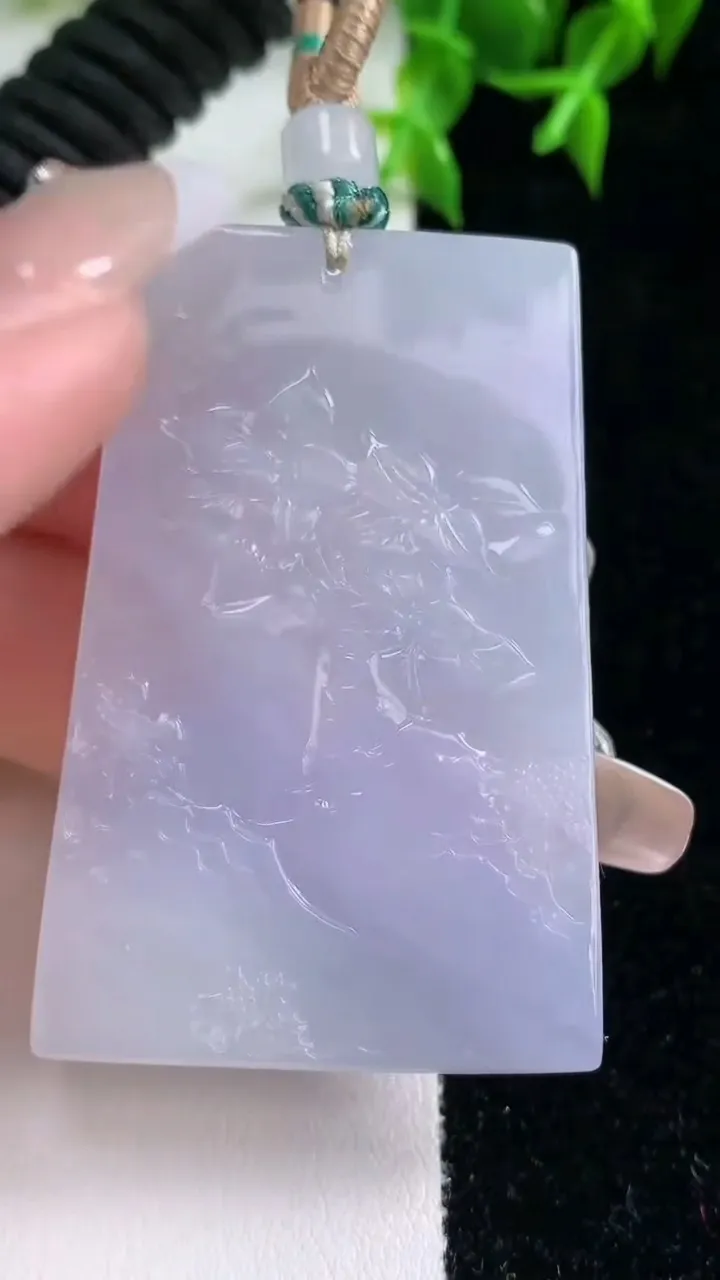 天然A货翡翠紫罗兰山水牌吊坠，尺寸53-33-5.5，重量:31.86g
1月22日