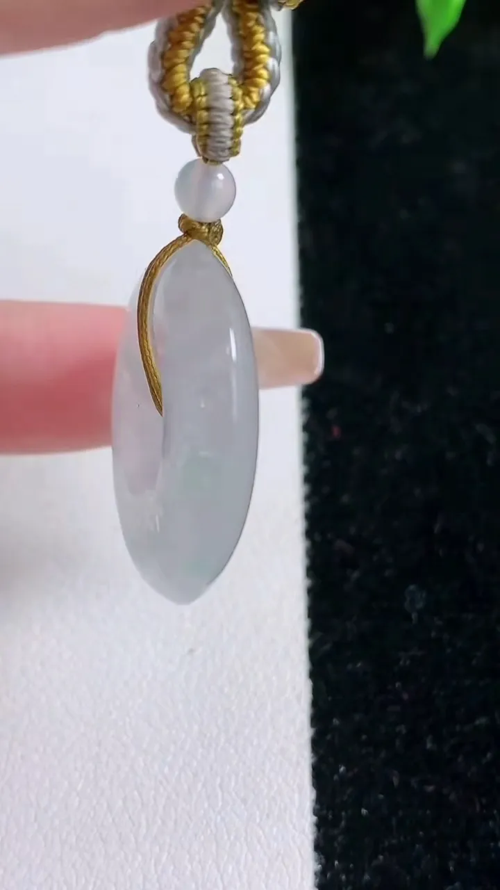 天然A货翡翠冰种飘花平安扣吊坠，尺寸26.3-6，重量:12.65g
1月22日