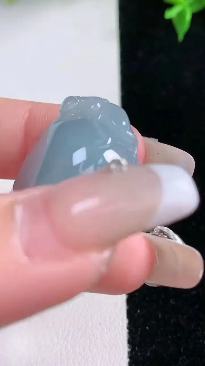 天然A货翡翠紫罗兰寿桃吊坠，尺寸32.5-24-12.3，重量:15.86g
1月22日