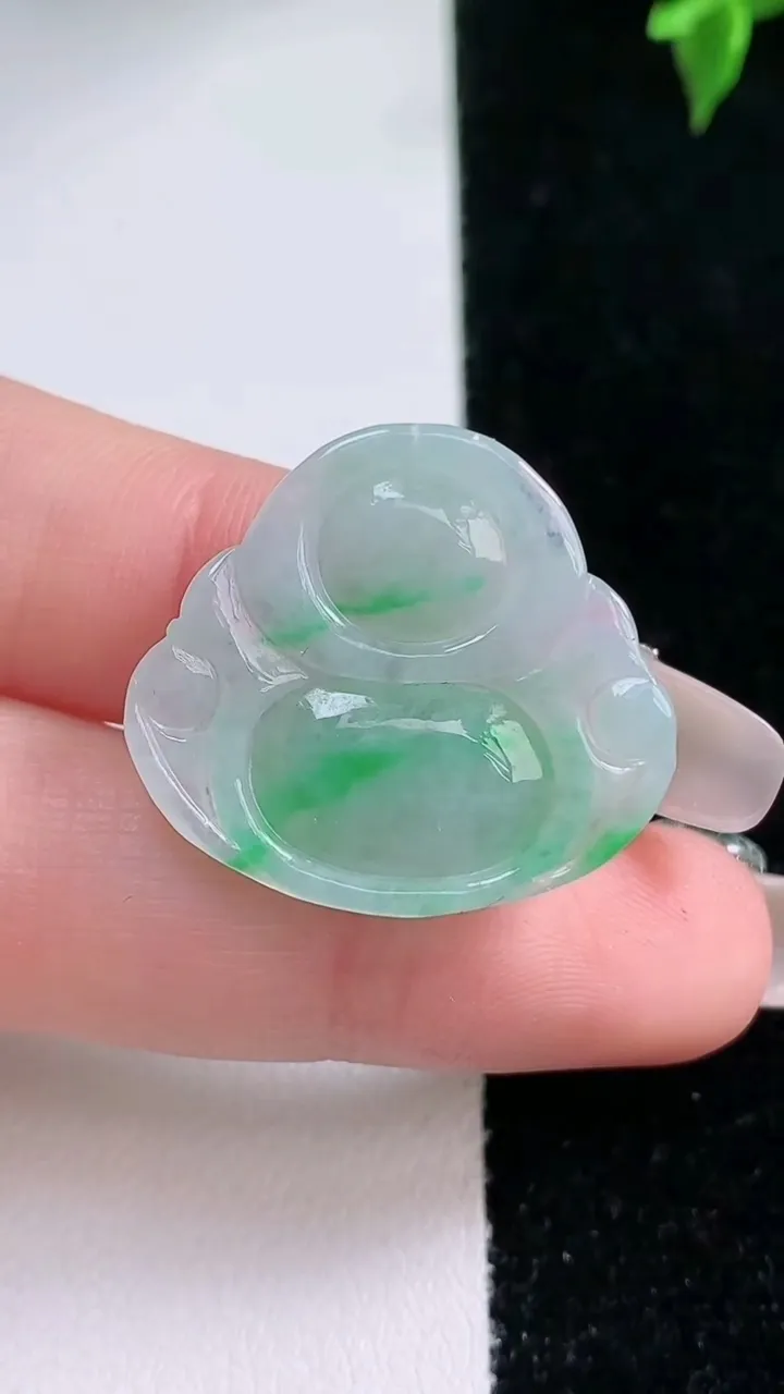 天然A货翡翠佛公吊坠，尺寸23.4-26.4-5.2，重量:4.65g
1月22日