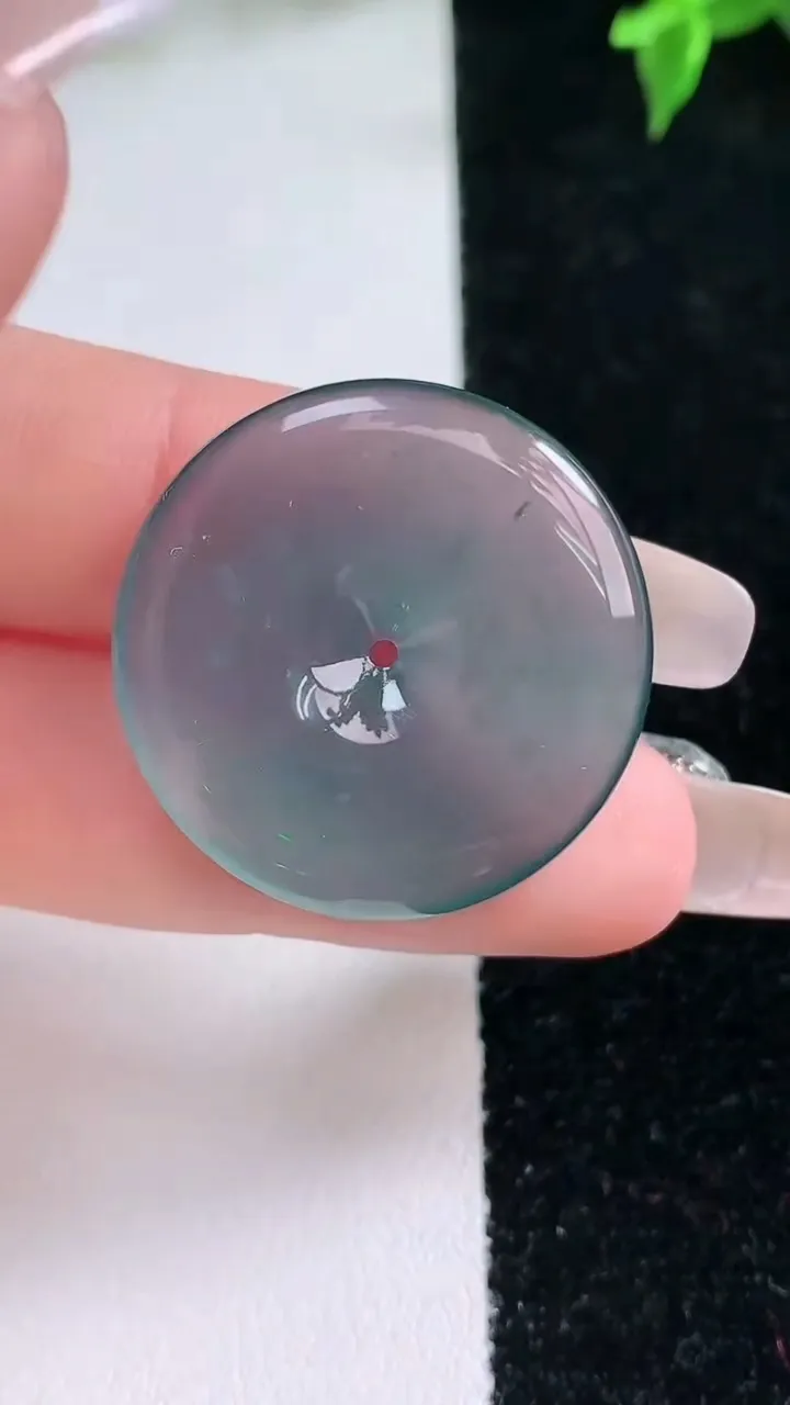 天然A货翡翠平安扣吊坠，尺寸27.5-4.8，重量:9.08g
1月22日