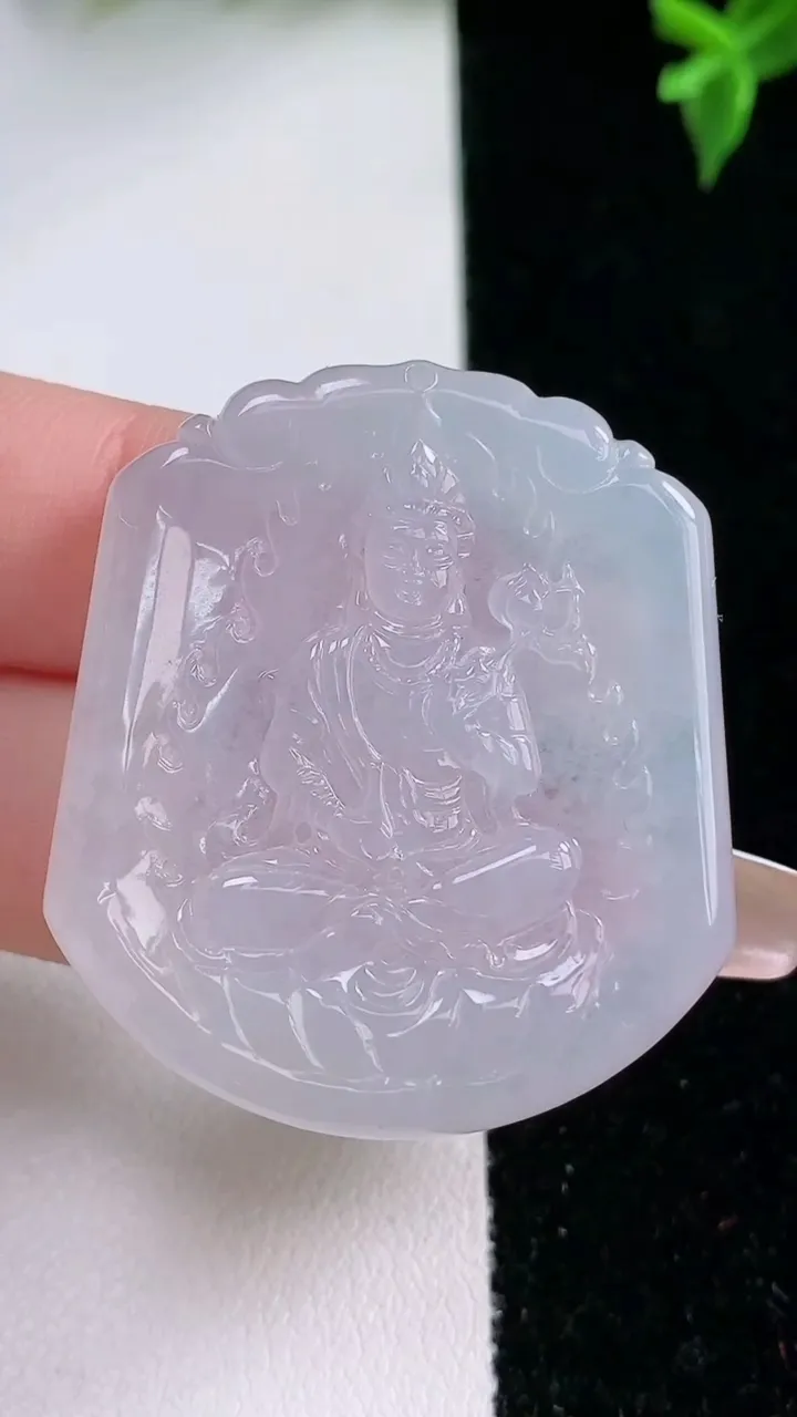 天然A货翡翠大势至菩萨吊坠，尺寸39-34.3-4，重量:13.77g
1月22日