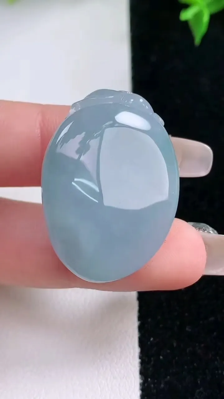 天然A货翡翠紫罗兰寿桃吊坠，尺寸32.5-24-12.3，重量:15.86g
1月22日