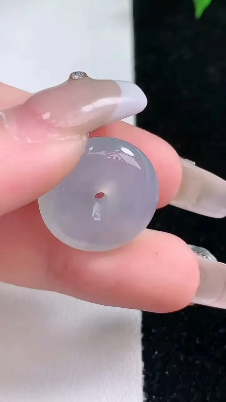 天然A货翡翠冰种飘花平安扣吊坠，尺寸19-5.6，重量:4.18g
1月22日