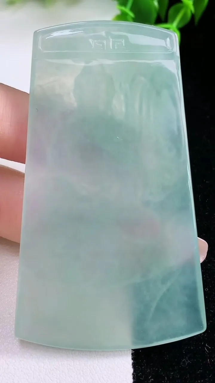 天然A货翡翠阿弥陀佛吊坠，尺寸71.6-40.4-4.8，重量:35.04g
1月22日