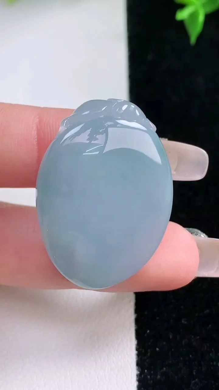 天然A货翡翠紫罗兰寿桃吊坠，尺寸32.5-24-12.3，重量:15.86g
1月22日