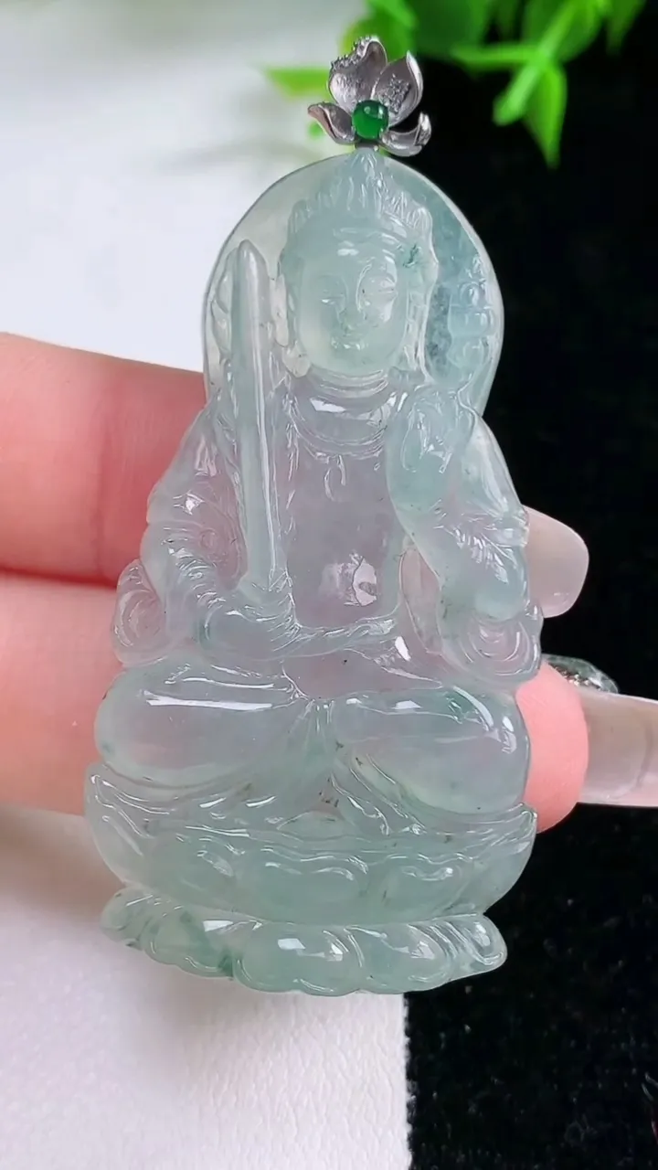 天然A货翡翠种飘花虚空藏菩萨吊坠，尺寸50.5-27.7-5，重量:15.08g
1月22日