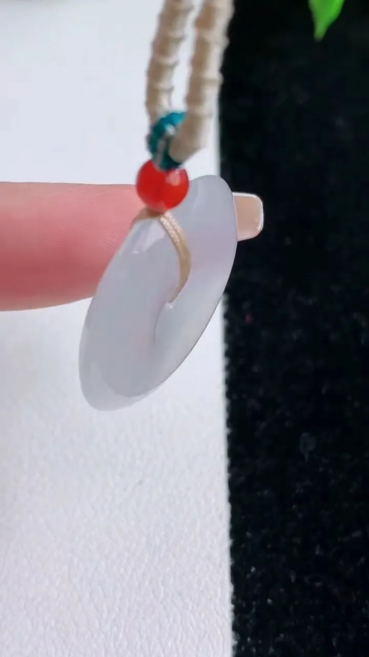 天然A货翡翠平安扣吊坠，尺寸24.3-5.4，重量:9.26g
1月22日