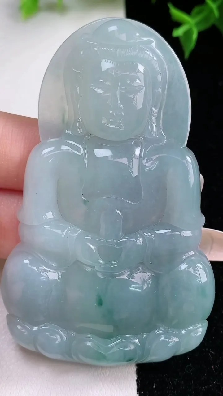 天然A货翡翠飘花观音菩萨吊坠，尺寸71.8-44.6-5.6，重量:34.29g
1月22日
