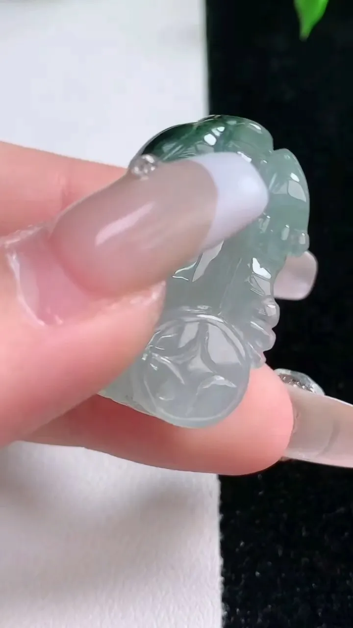 天然A货翡翠飘花霸王貔貅吊坠，尺寸29.8-18.2-10.8，重量:14.57g
1月22日