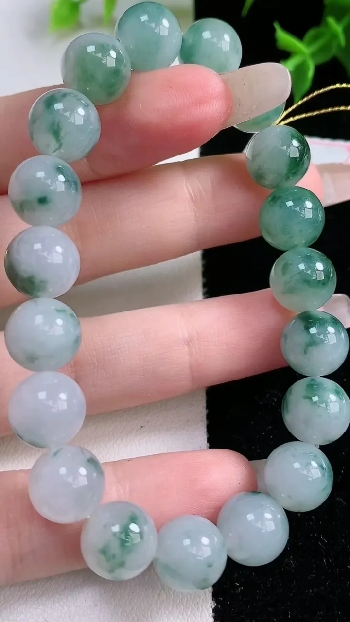 天然A货翡翠飘花圆珠手串，尺寸10-19颗，重量:32.58g1月22日
工厂直销收藏佳品,种好水足