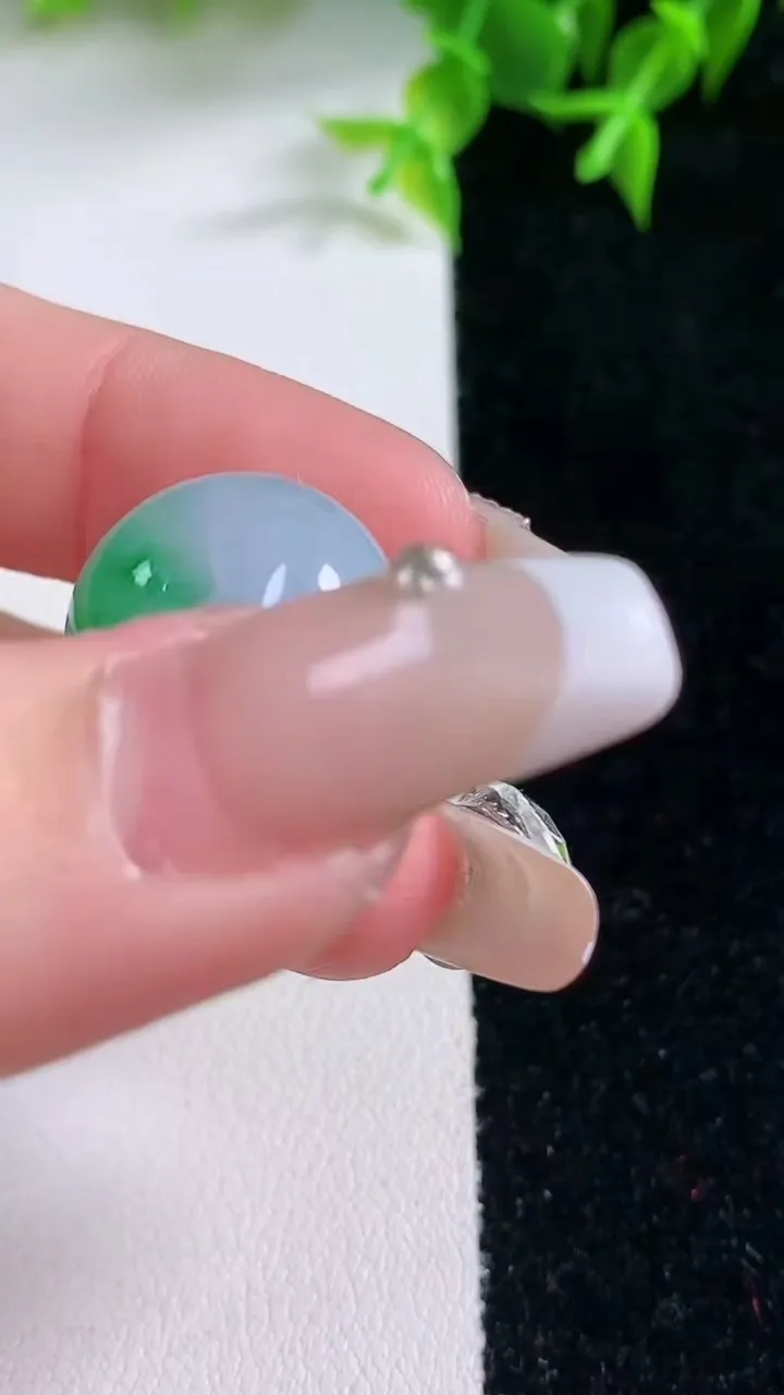 天然A货翡翠路路通吊坠，尺寸17-12.3，重量:7.53g
1月22日