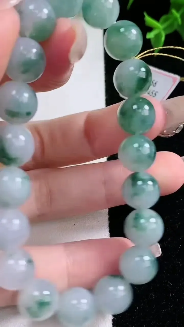 天然A货翡翠飘花圆珠手串，尺寸10-19颗，重量:32.58g1月22日
工厂直销收藏佳品,种好水足