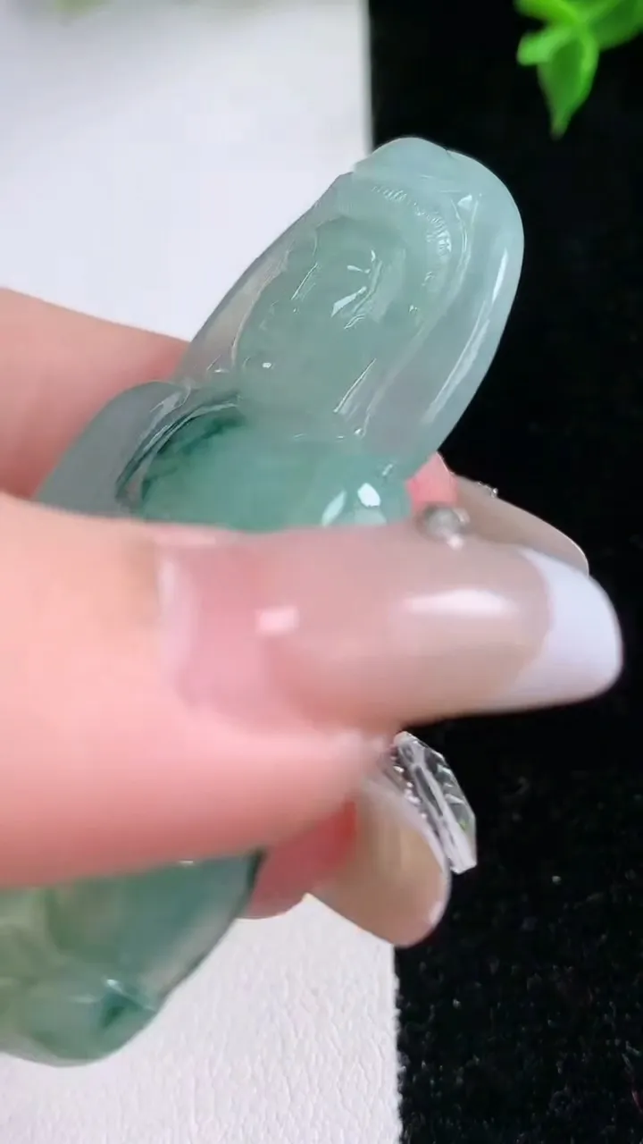 天然A货翡翠飘花观音菩萨吊坠，尺寸59.8-35.6-5.8，重量:22.17g
1月22日