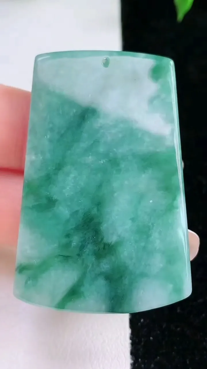 天然A货翡翠不动明王吊坠，尺寸47-31.3-5，重量:17.33g
1月22日