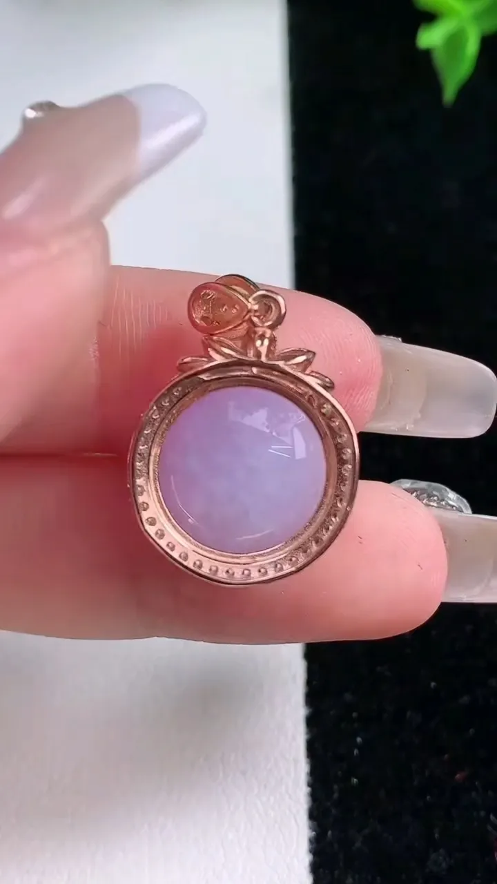 天然A货翡翠925银紫罗兰蛋面吊坠，尺寸23.8-16.7-10.3，裸石14重量:4.74g
1月22日