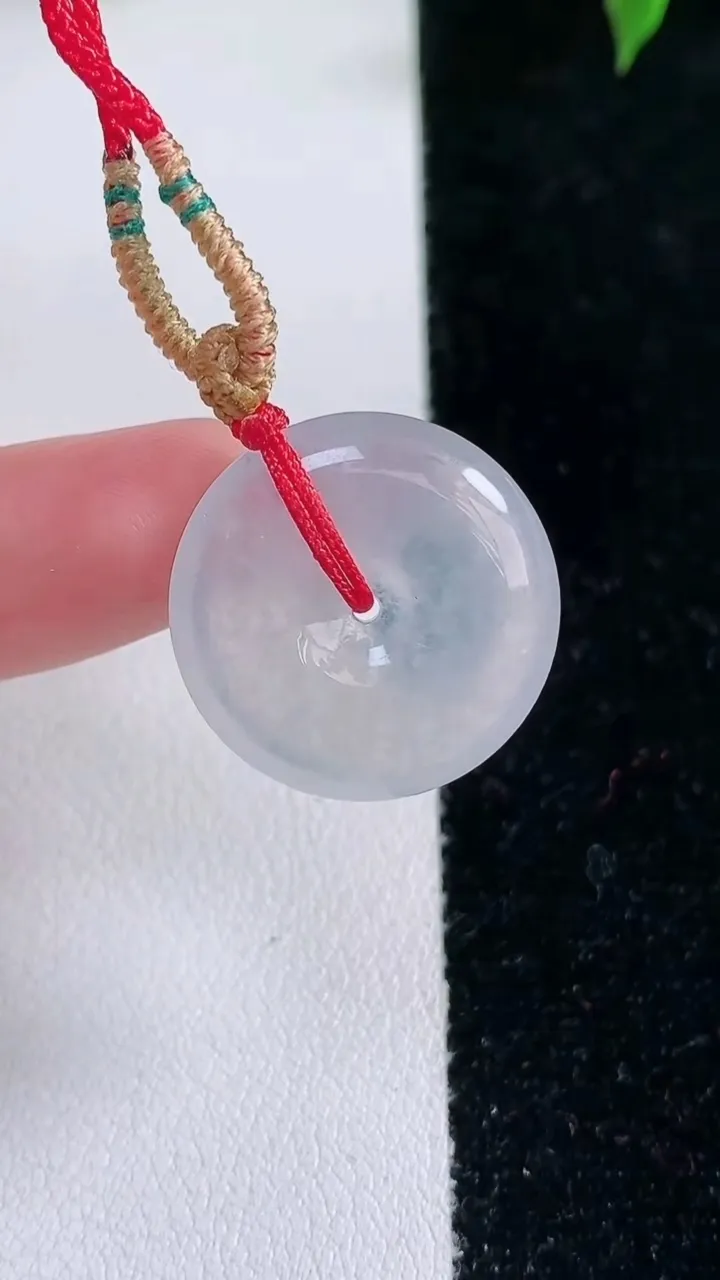 天然A货翡翠平安扣吊坠，尺寸21-5.4，重量:7.10g
1月22日