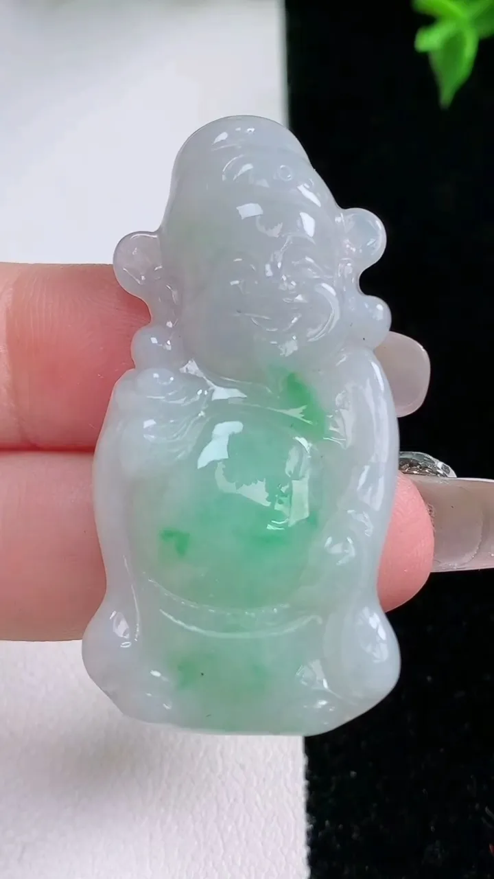 天然A货翡翠财神爷吊坠，尺寸45.7-22.7-3.8，重量:9.58g
1月22日