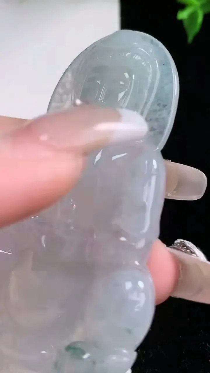 天然A货翡翠飘花观音菩萨吊坠，尺寸64.8-38.2-5.4，重量:24.62g
1月22日