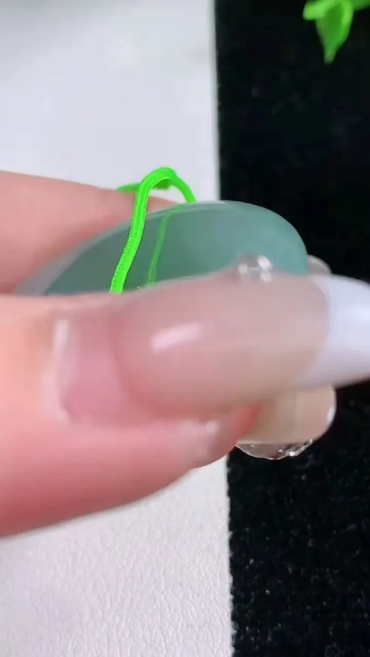 天然A货翡翠飘花平安扣吊坠，尺寸39-5.8，重量:19.85g
1月22日