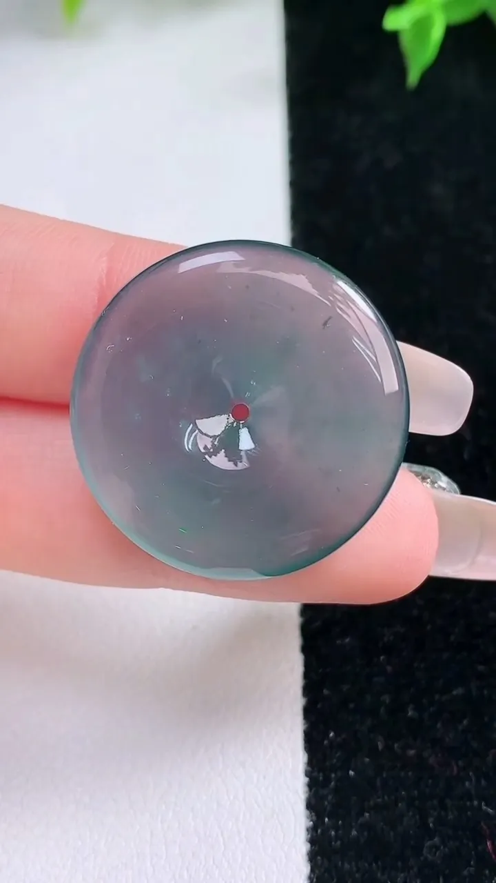 天然A货翡翠平安扣吊坠，尺寸27.5-4.8，重量:9.08g
1月22日