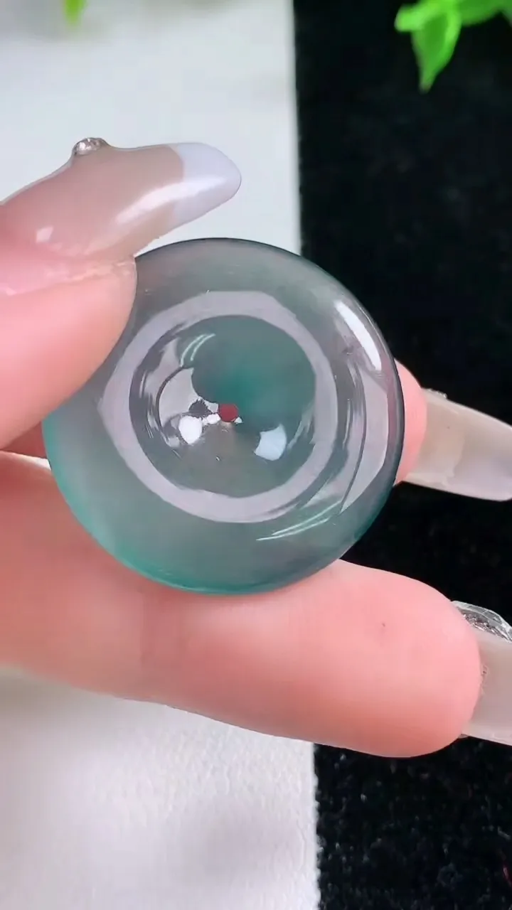 天然A货翡翠平安扣吊坠，尺寸27.5-4.8，重量:9.08g
1月22日