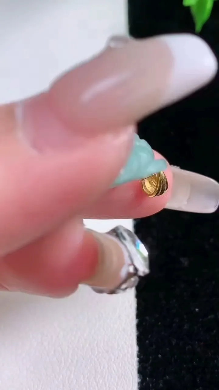 天然A货翡翠佛公吊坠，尺寸23.8-26-7.7，重量:17.21g
1月22日