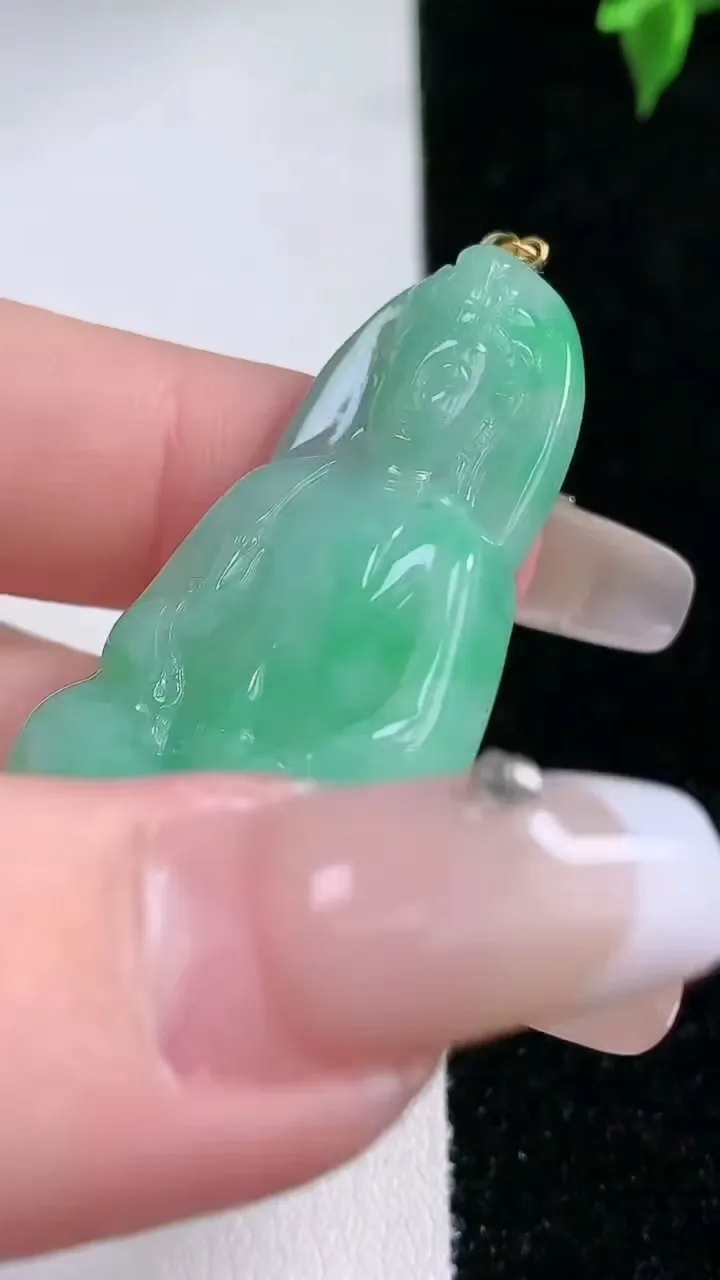 天然A货翡翠观音菩萨吊坠，尺寸45.2-24-5.6，重量:11.56g
1月22日