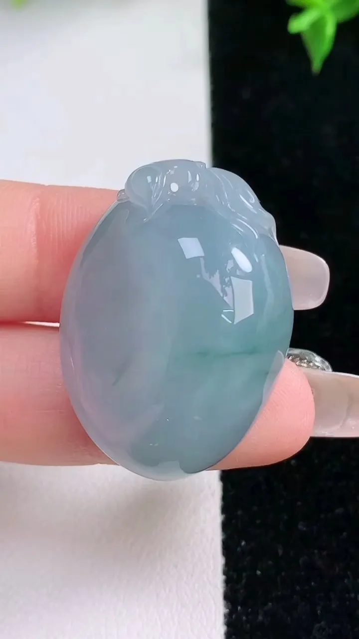 天然A货翡翠紫罗兰寿桃吊坠，尺寸32.5-24-12.3，重量:15.86g
1月22日