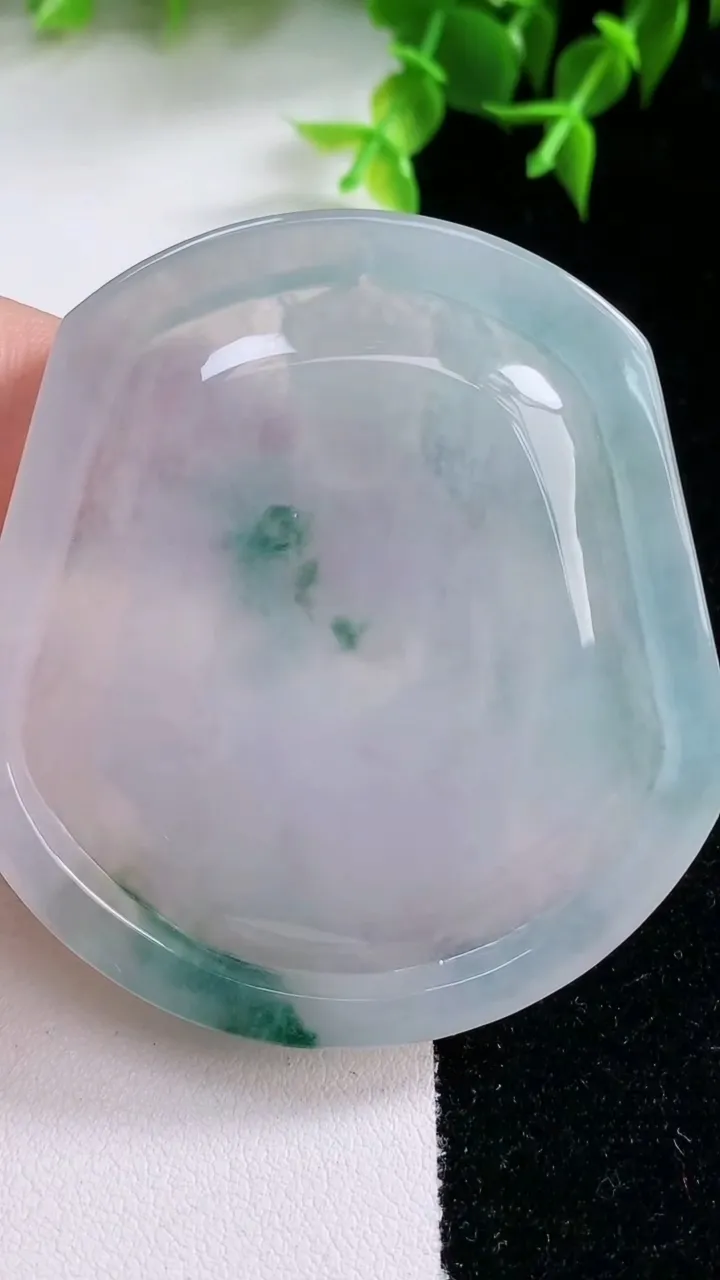 天然A货翡翠飘花山水观音菩萨吊坠，尺寸55.2-52-6，重量:34.60g
1月22日