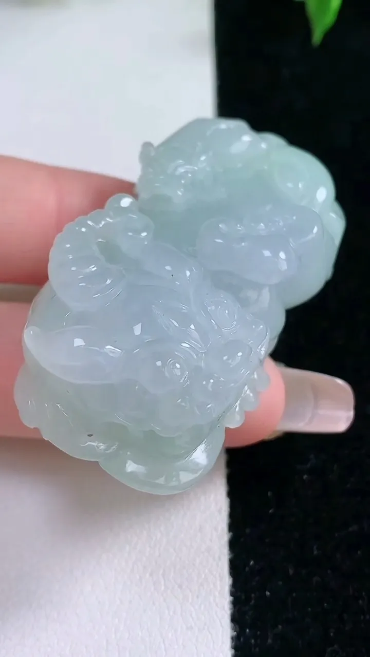 天然A货翡翠霸王貔貅吊坠，尺寸46-25.3-13，重量:41.15g
1月22日