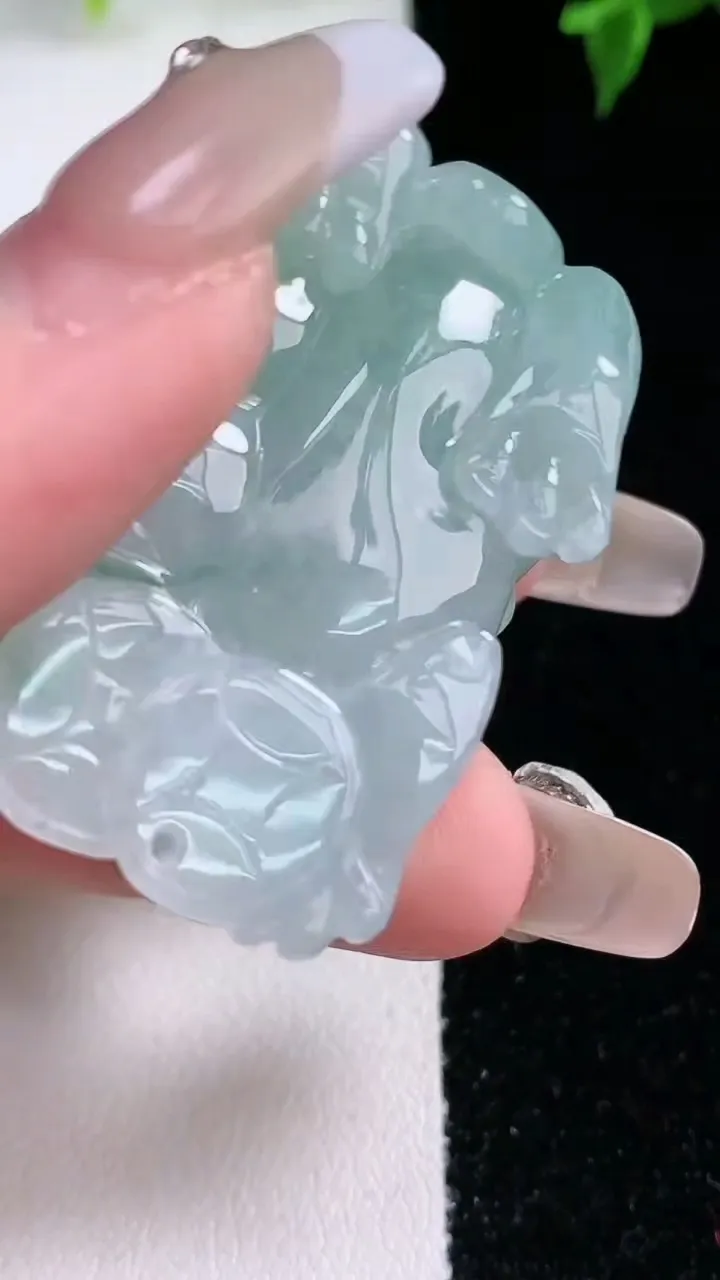 天然A货翡翠飘花霸王貔貅吊坠，尺寸40-24.5-12.5，重量:30.26g
1月22日