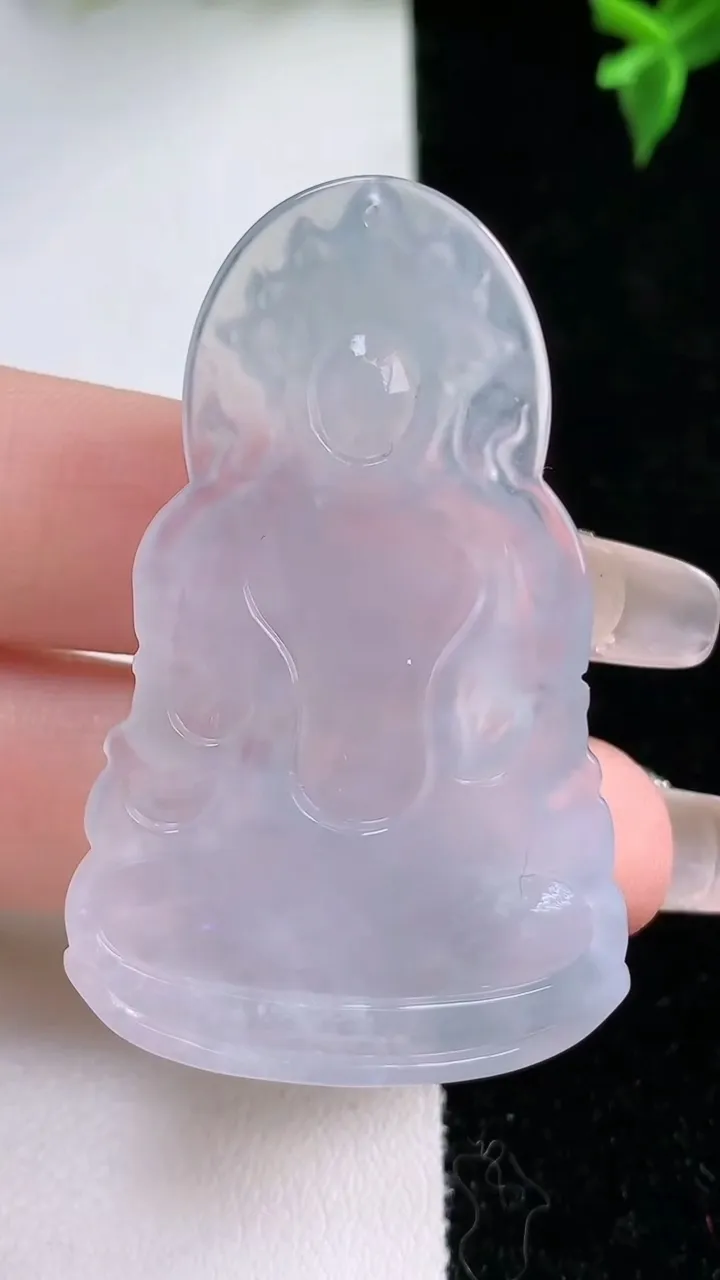 天然A货翡翠度母观音吊坠，尺寸49.3-31-5.5，重量:14.58g
1月22日