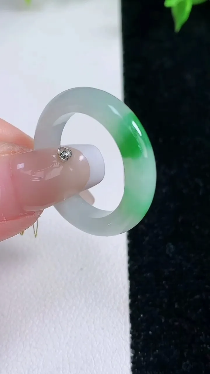 天然A货翡翠指环戒指，尺寸19.4-4.6-3.6，重量:4.5g2026年1月22日
工厂直销收藏