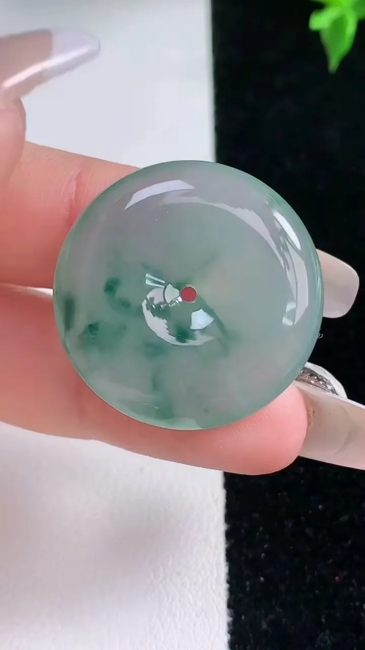 天然A货翡翠飘花平安扣吊坠，尺寸27.2-6，重量:9.94g
1月22日