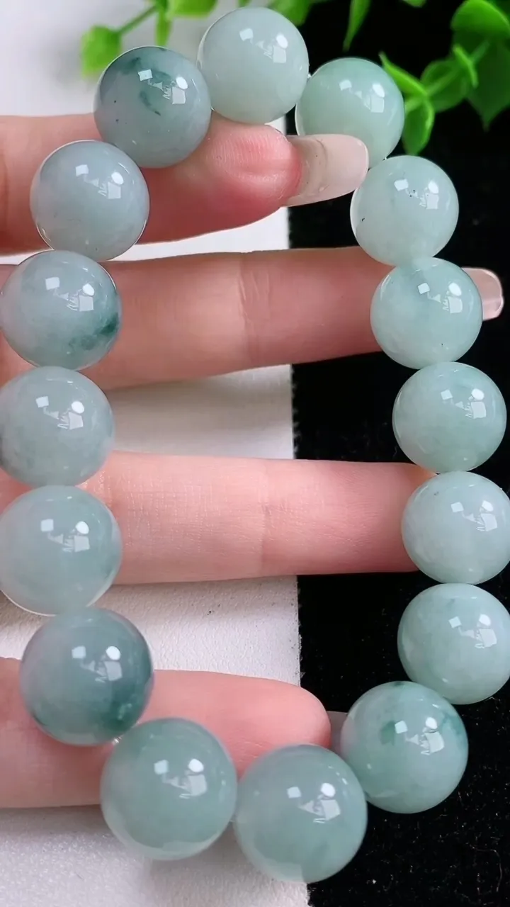 天然A货翡翠飘花圆珠手串，尺寸12.6-16颗，重量:57.42g1月22日
工厂直销收藏佳品,种好