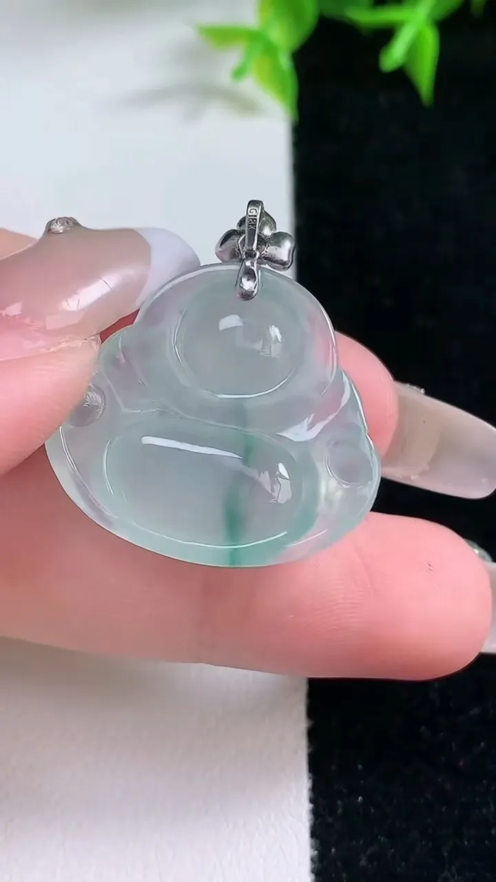 天然A货翡翠种飘花佛公吊坠，尺寸23.3-25.3-5.7，重量:5.34g
1月22日