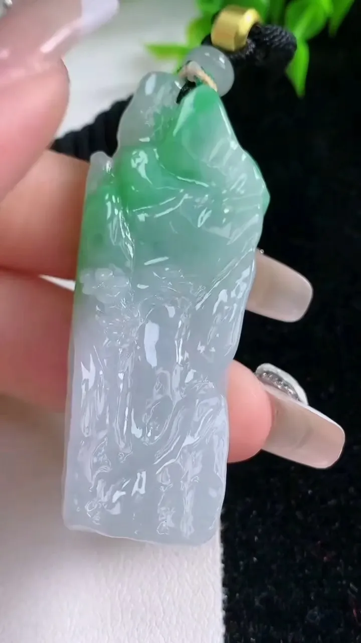 天然A货翡翠无相佛吊坠，尺寸56.3-20.5-6.8，重量:22.00g
1月22日