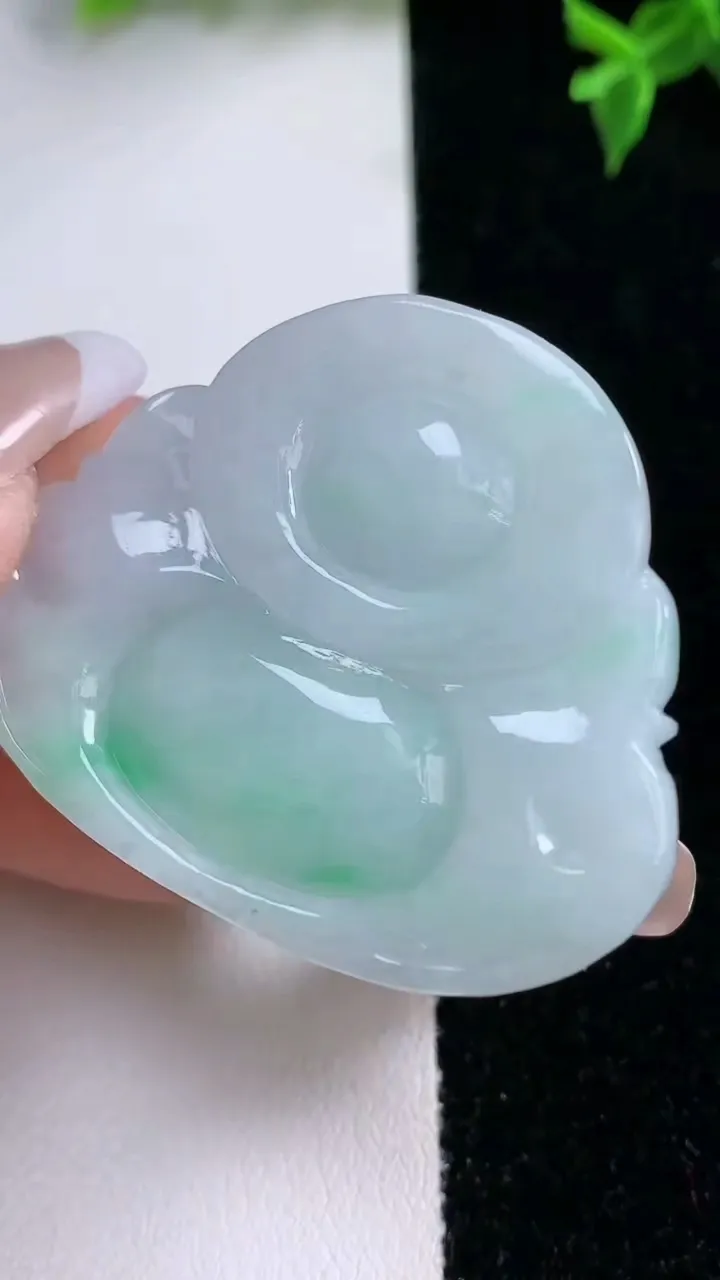 天然A货翡翠佛公吊坠，尺寸37.6-45.3-11.8，重量:33.42g
1月22日