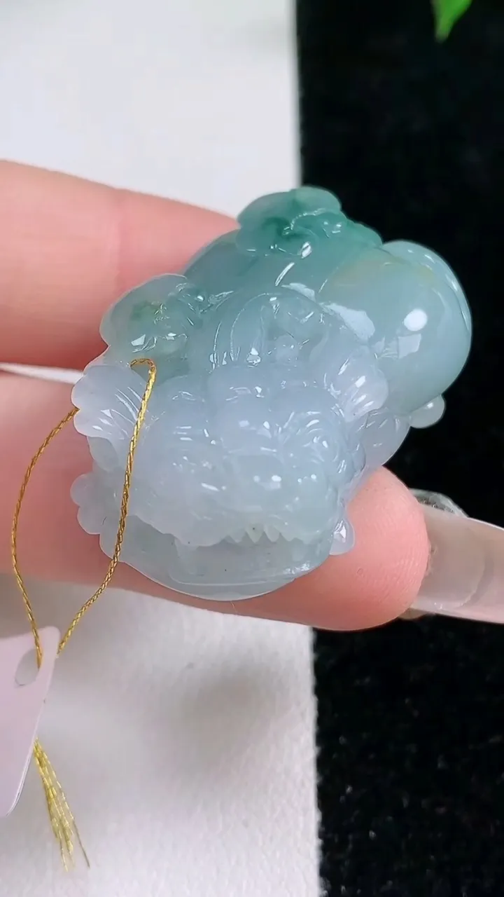天然A货翡翠飘花貔貅吊坠，尺寸34.3-22.3-11.2，重量:20.25g
1月22日
