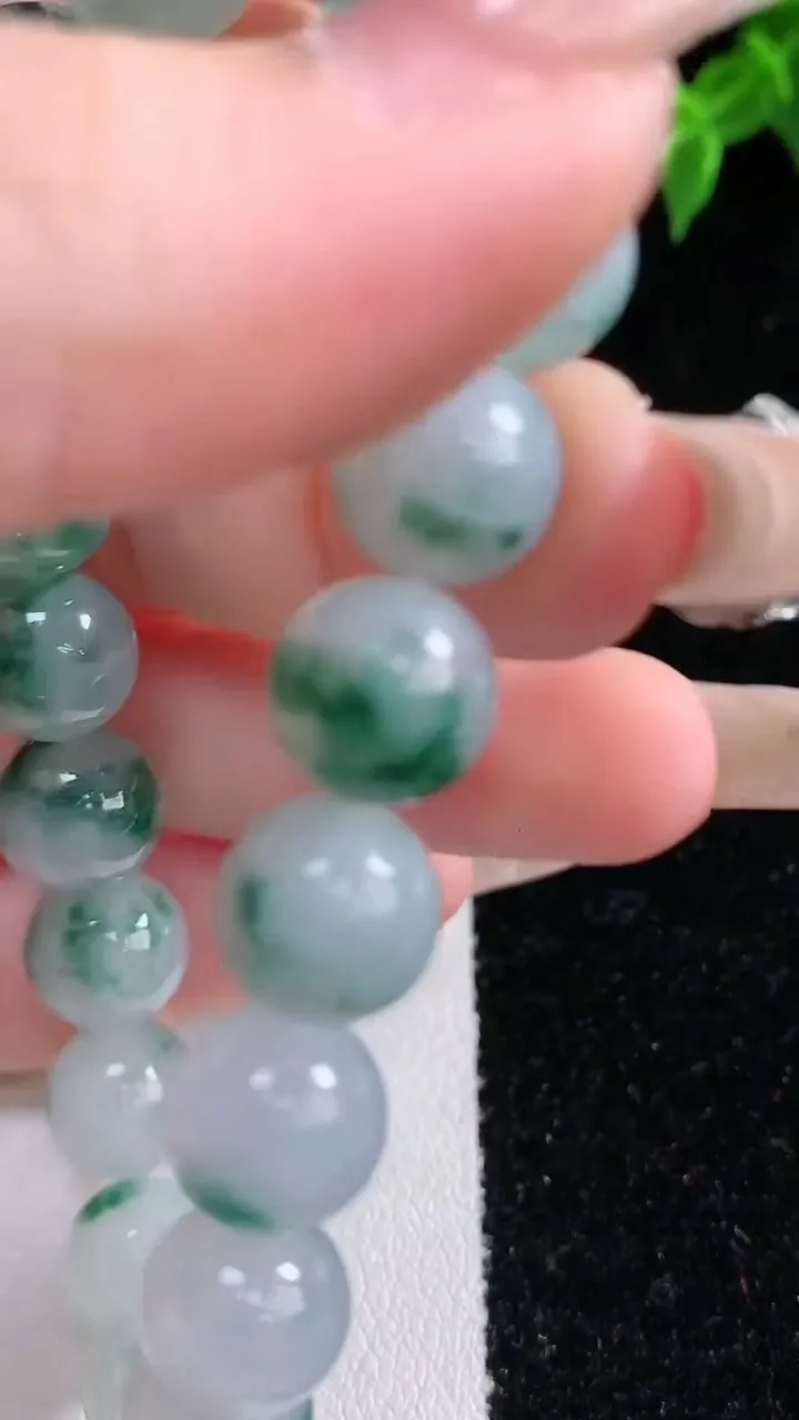 天然A货翡翠飘花圆珠手串，尺寸10-19颗，重量:32.58g1月22日
工厂直销收藏佳品,种好水足，色泽均匀，有种有色，上手高大气！