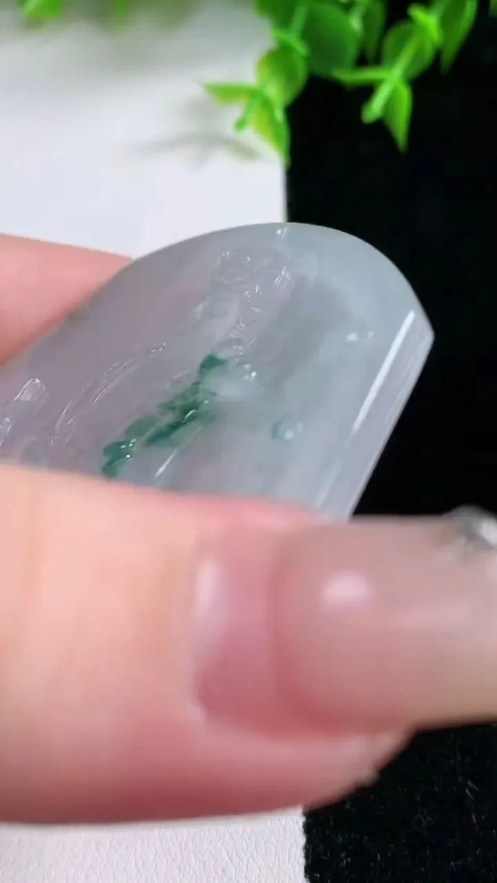 天然A货翡翠飘花山水观音菩萨吊坠，尺寸55.2-52-6，重量:34.60g
1月22日