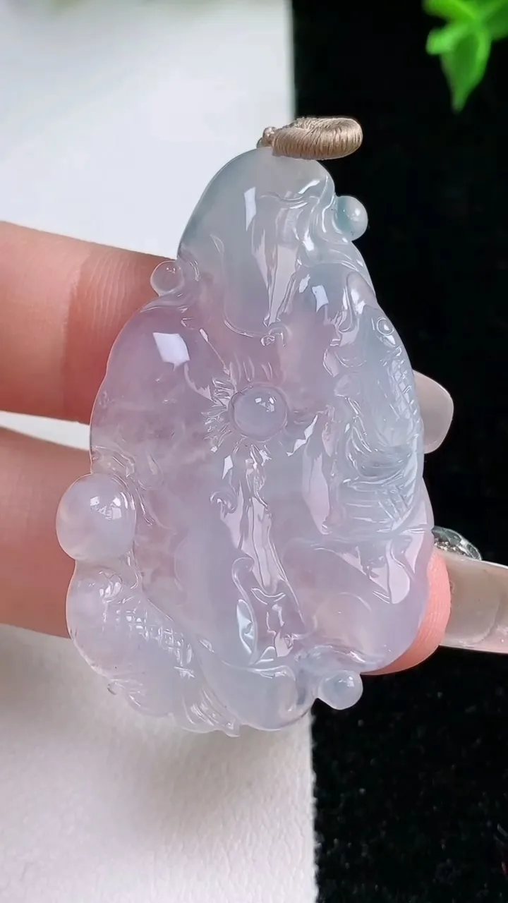 天然A货翡翠年年有余吊坠，尺寸48-26.8-4，重量:10.24g
1月22日