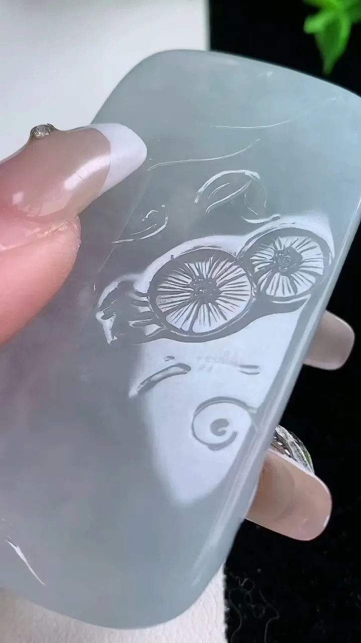 天然A货翡翠普贤菩萨吊坠，尺寸63-34.7-6.7，重量:36.94g
1月22日