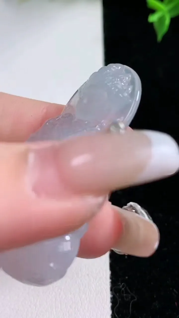 天然A货翡翠度母观音吊坠，尺寸49.3-31-5.5，重量:14.58g
1月22日