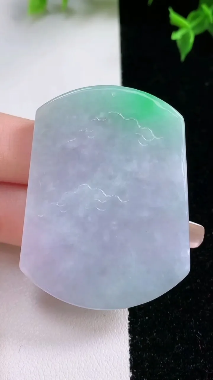 天然A货翡翠山水牌吊坠，尺寸50-37.8-5.8，重量:27.85g
1月22日