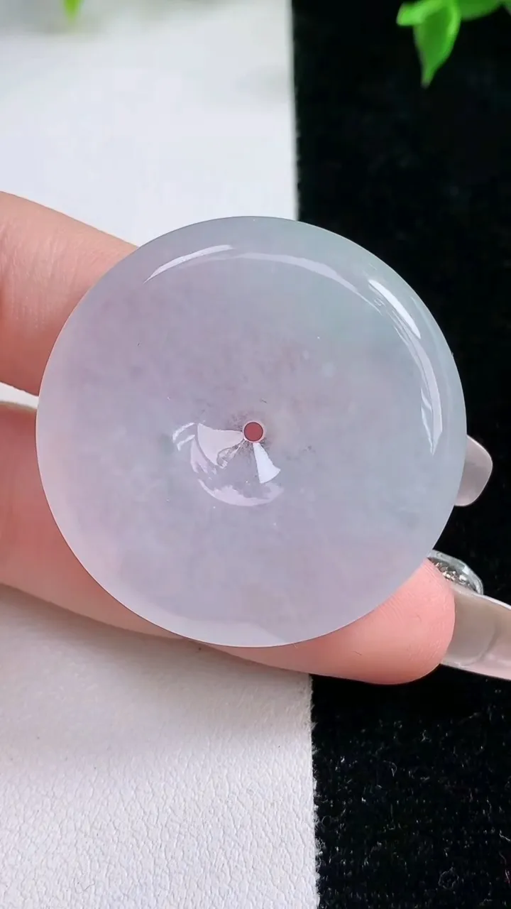 天然A货翡翠平安扣吊坠，尺寸37-5.7，重量:18.15g
1月22日